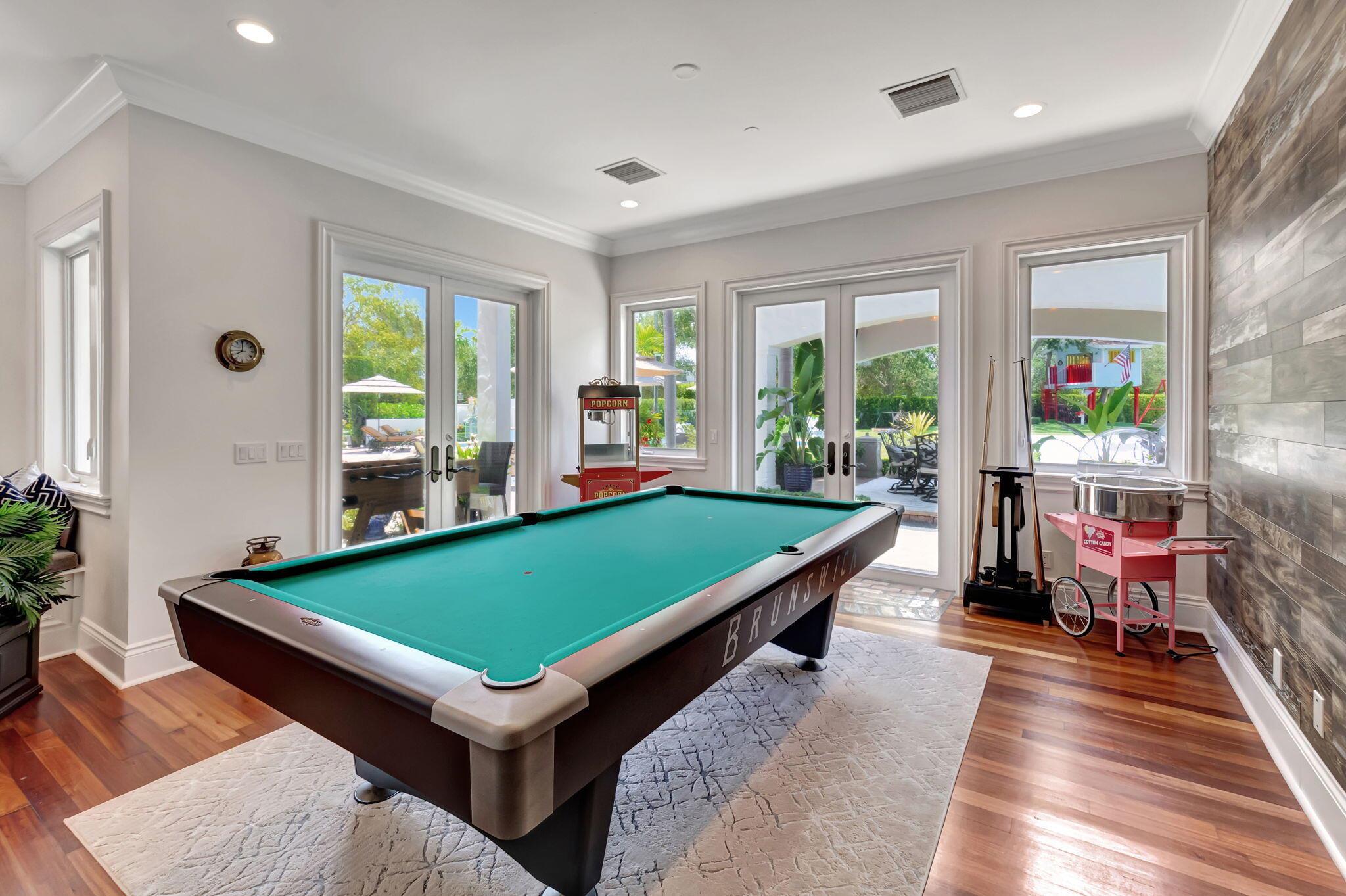 285 NW 6th Street