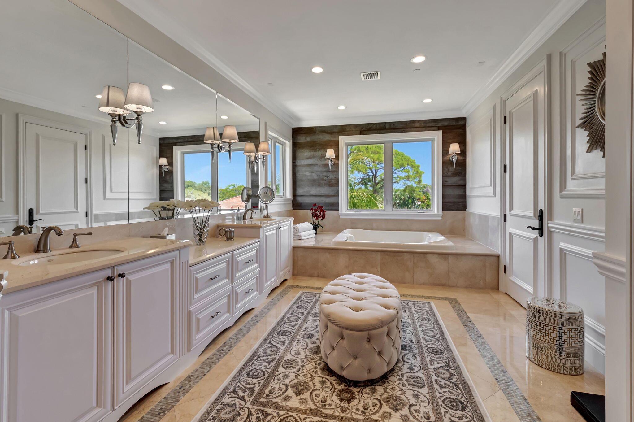 285 NW 6th Street