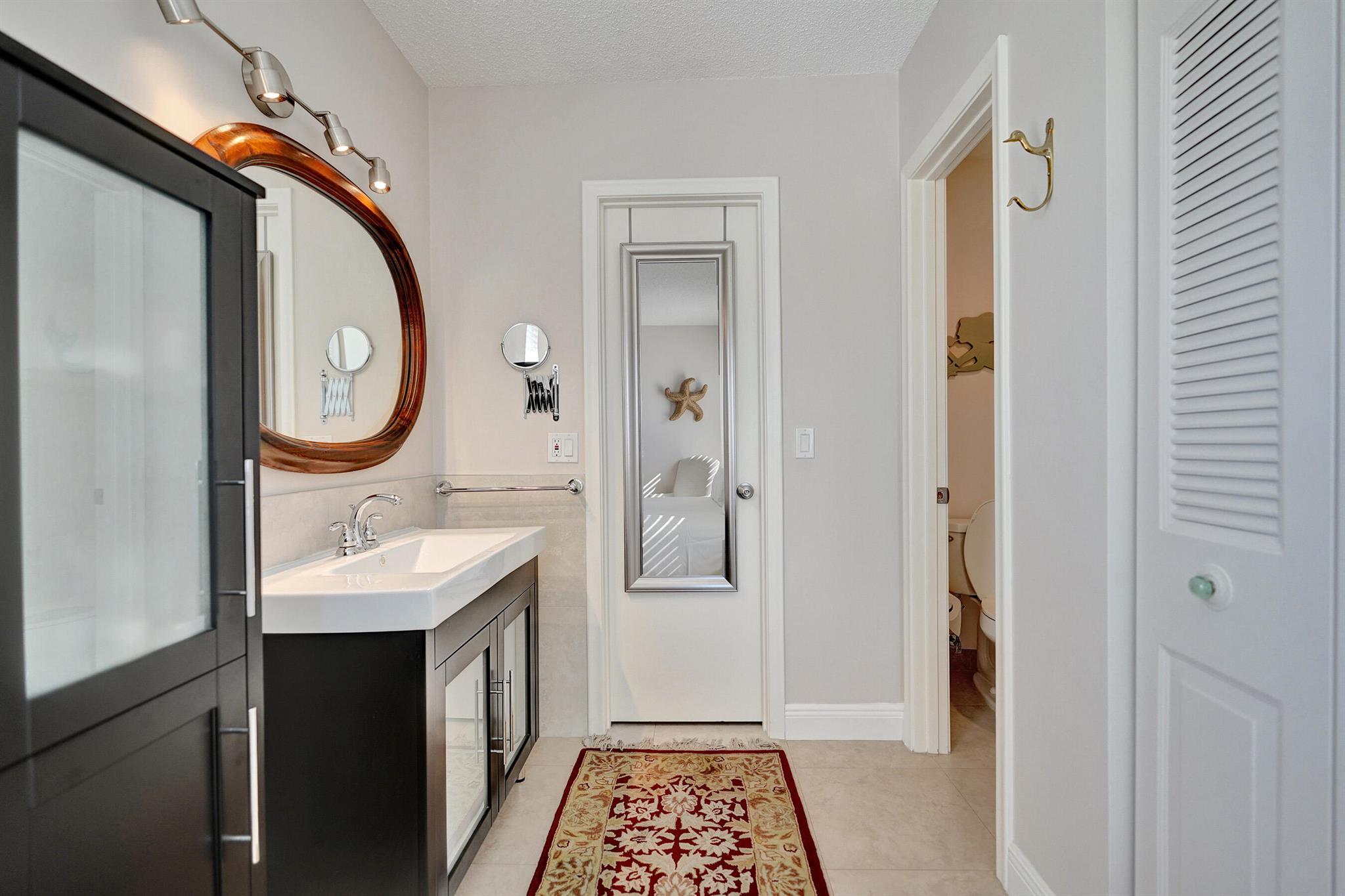 1100 Mahogany Way 204