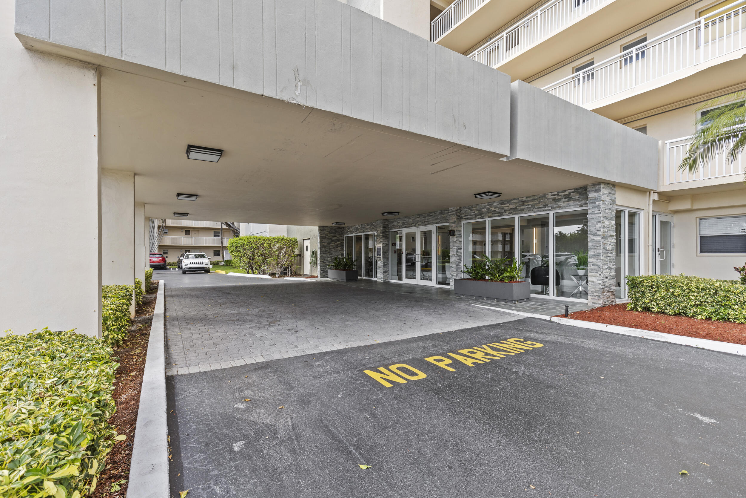 801 S Federal Highway 618