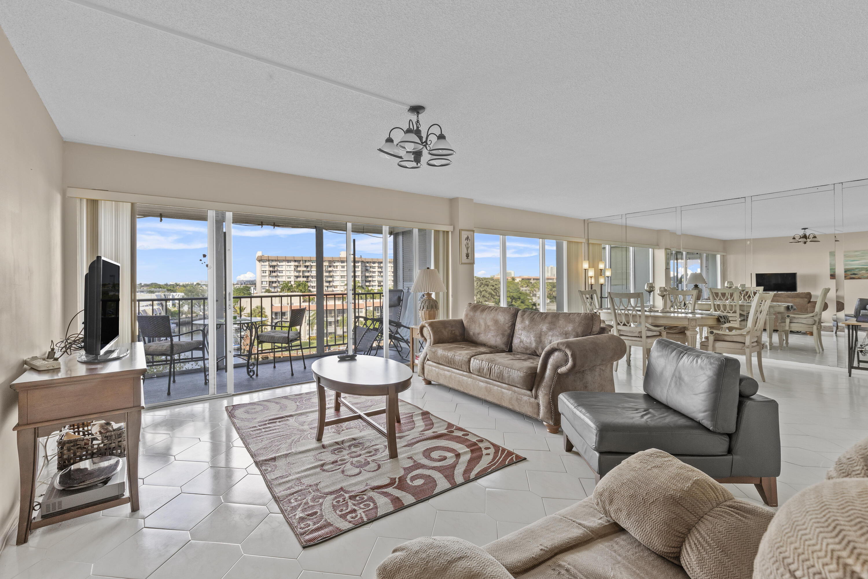 801 S Federal Highway 618