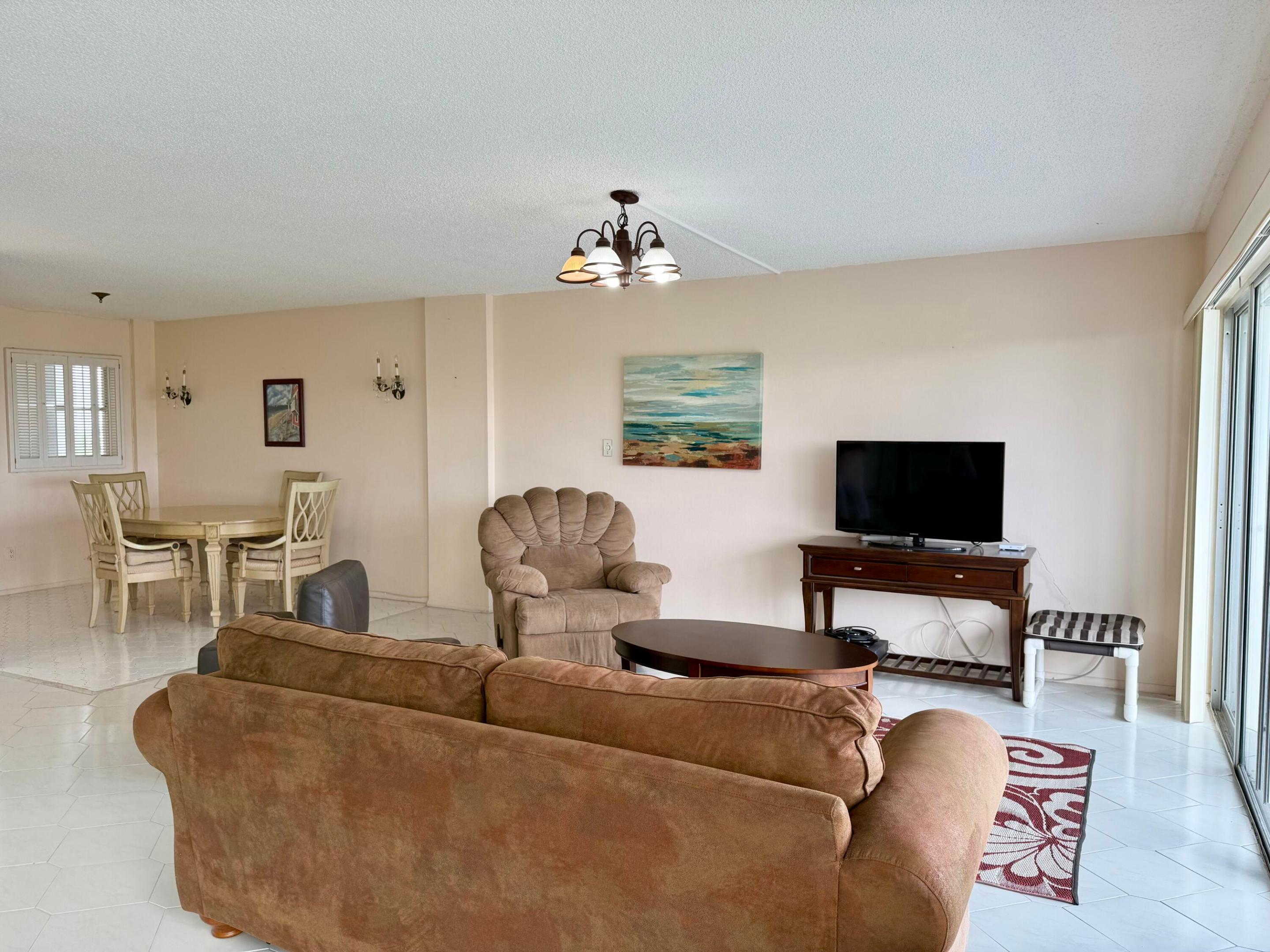 801 S Federal Highway 618