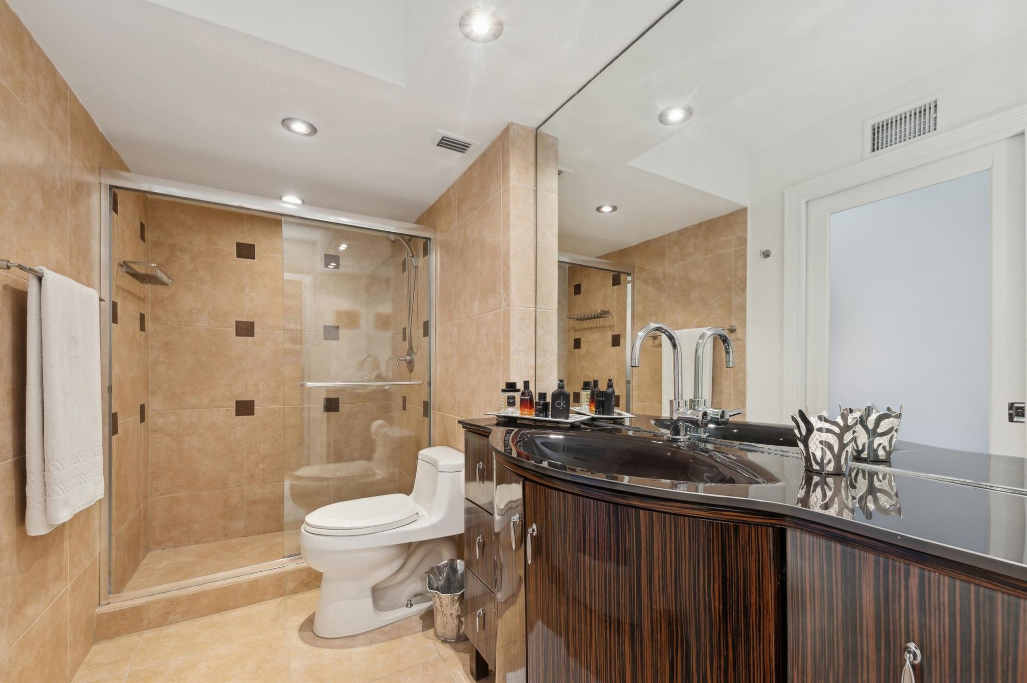 2455 Lindell Boulevard 3302