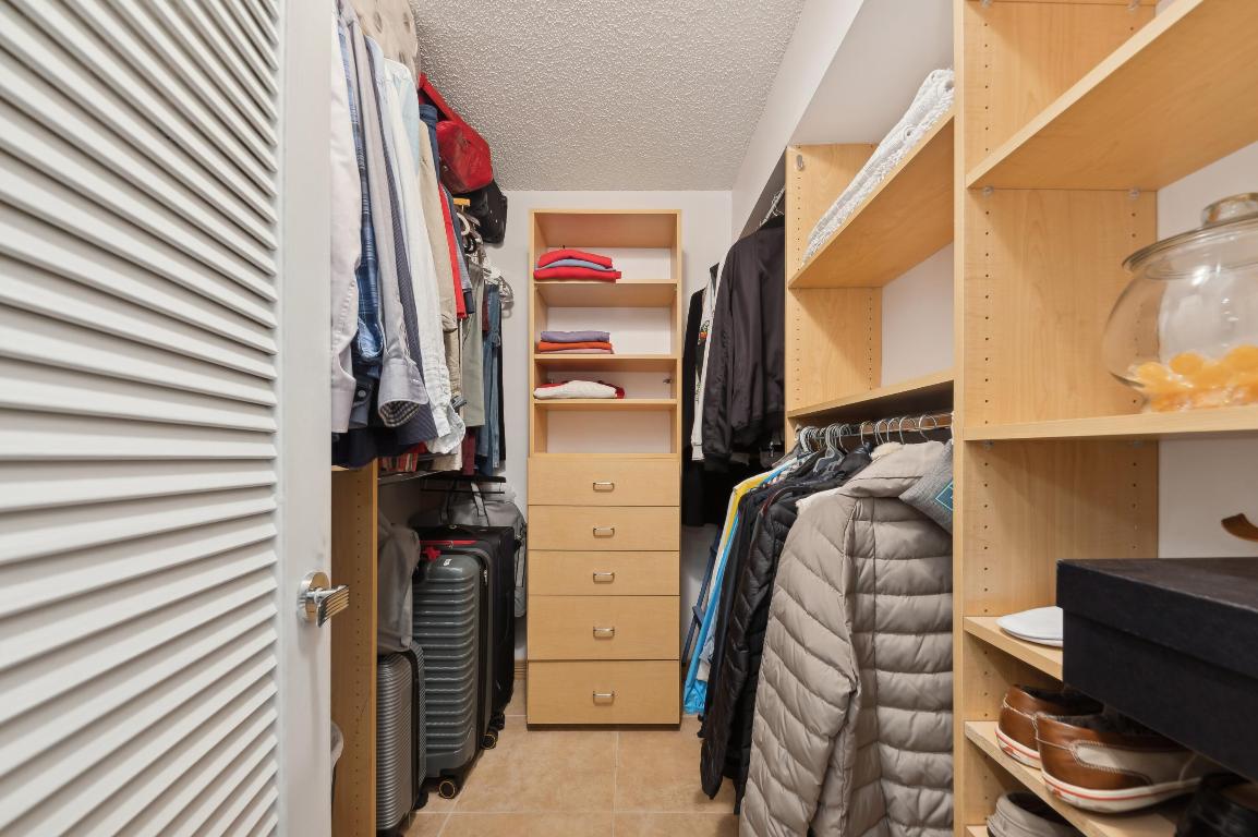 2455 Lindell Boulevard 3302