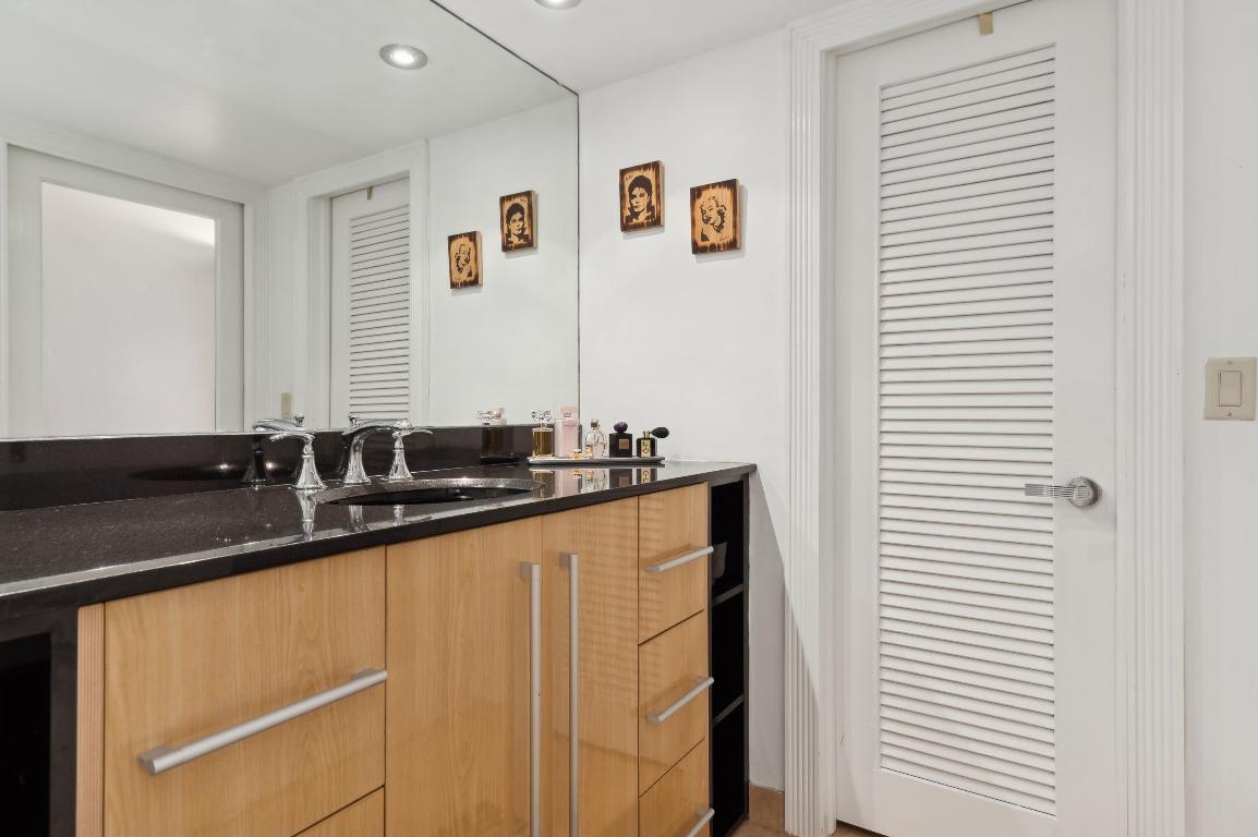 2455 Lindell Boulevard 3302