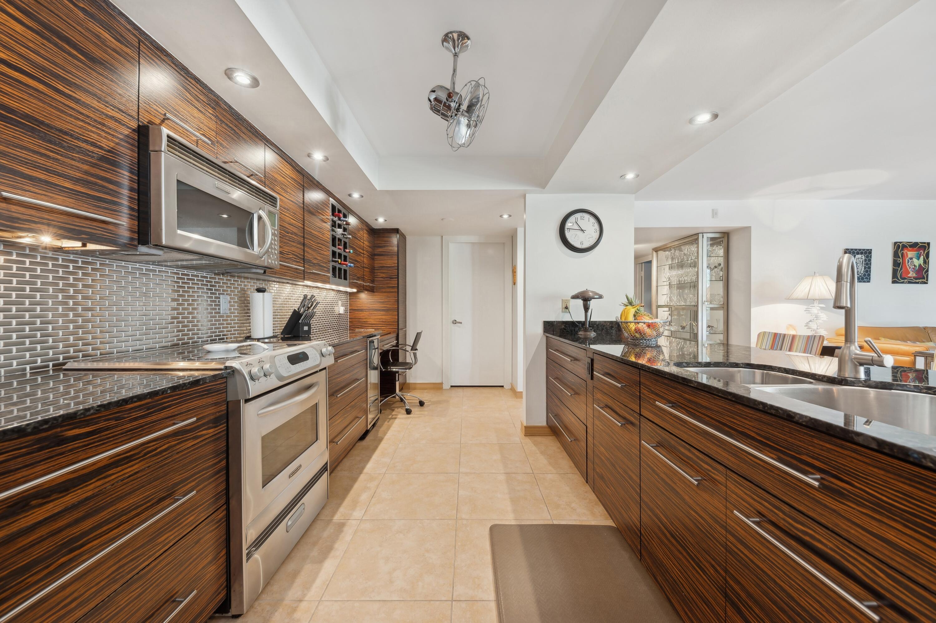 2455 Lindell Boulevard 3302