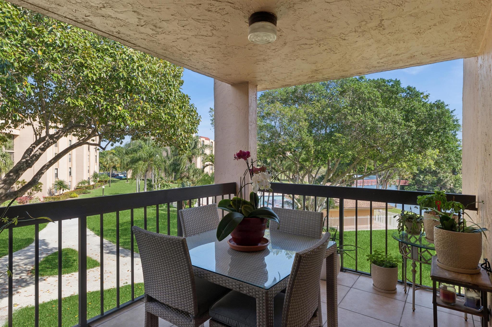 2455 Lindell Boulevard 3302