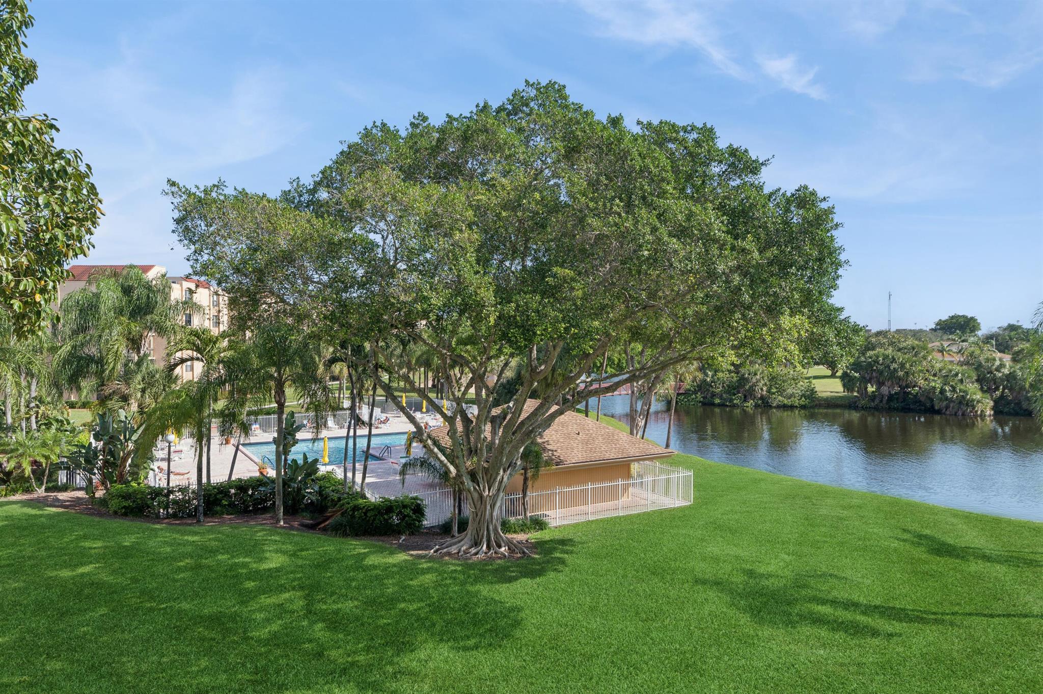 2455 Lindell Boulevard 3302