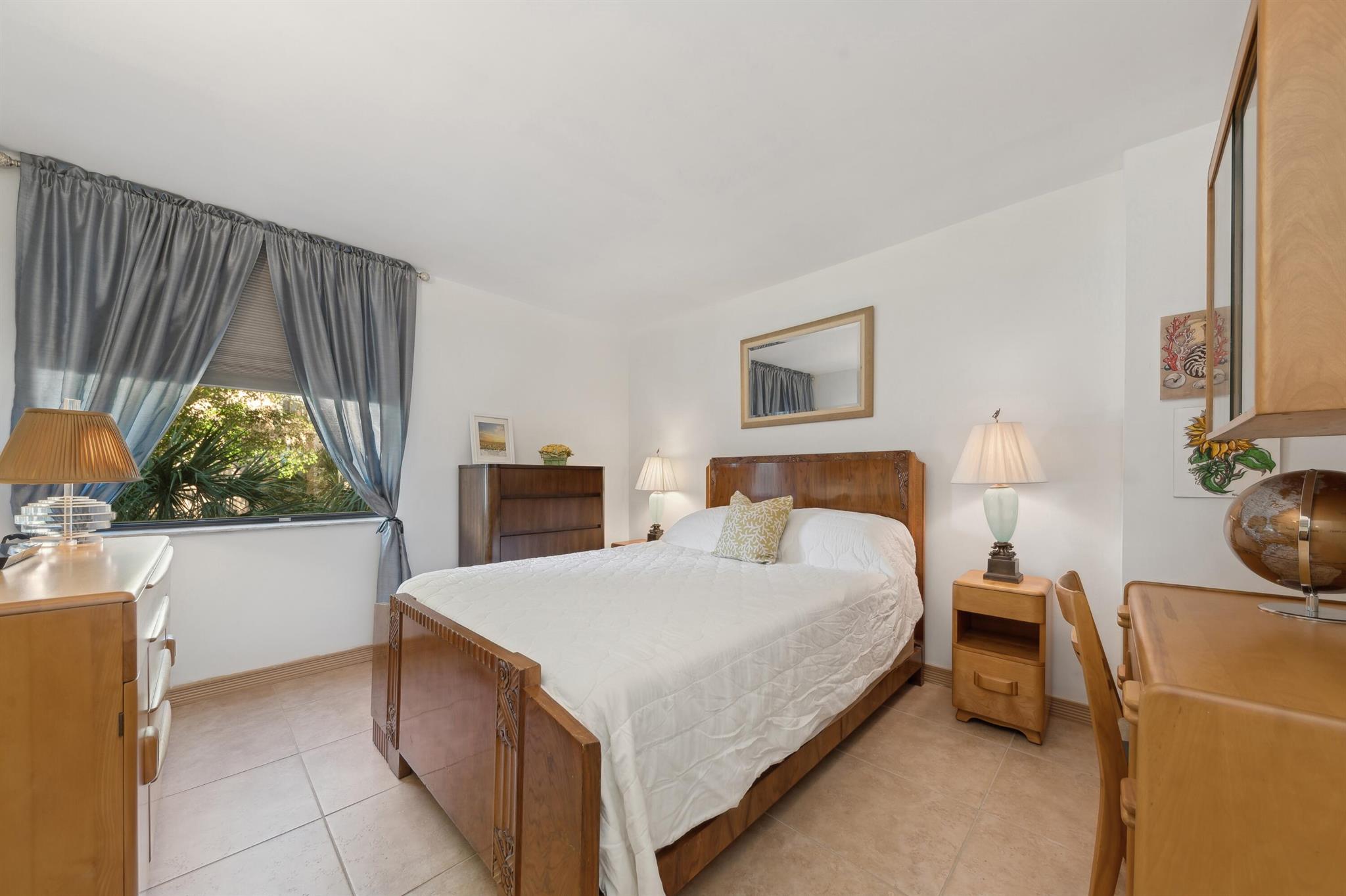 2455 Lindell Boulevard 3302