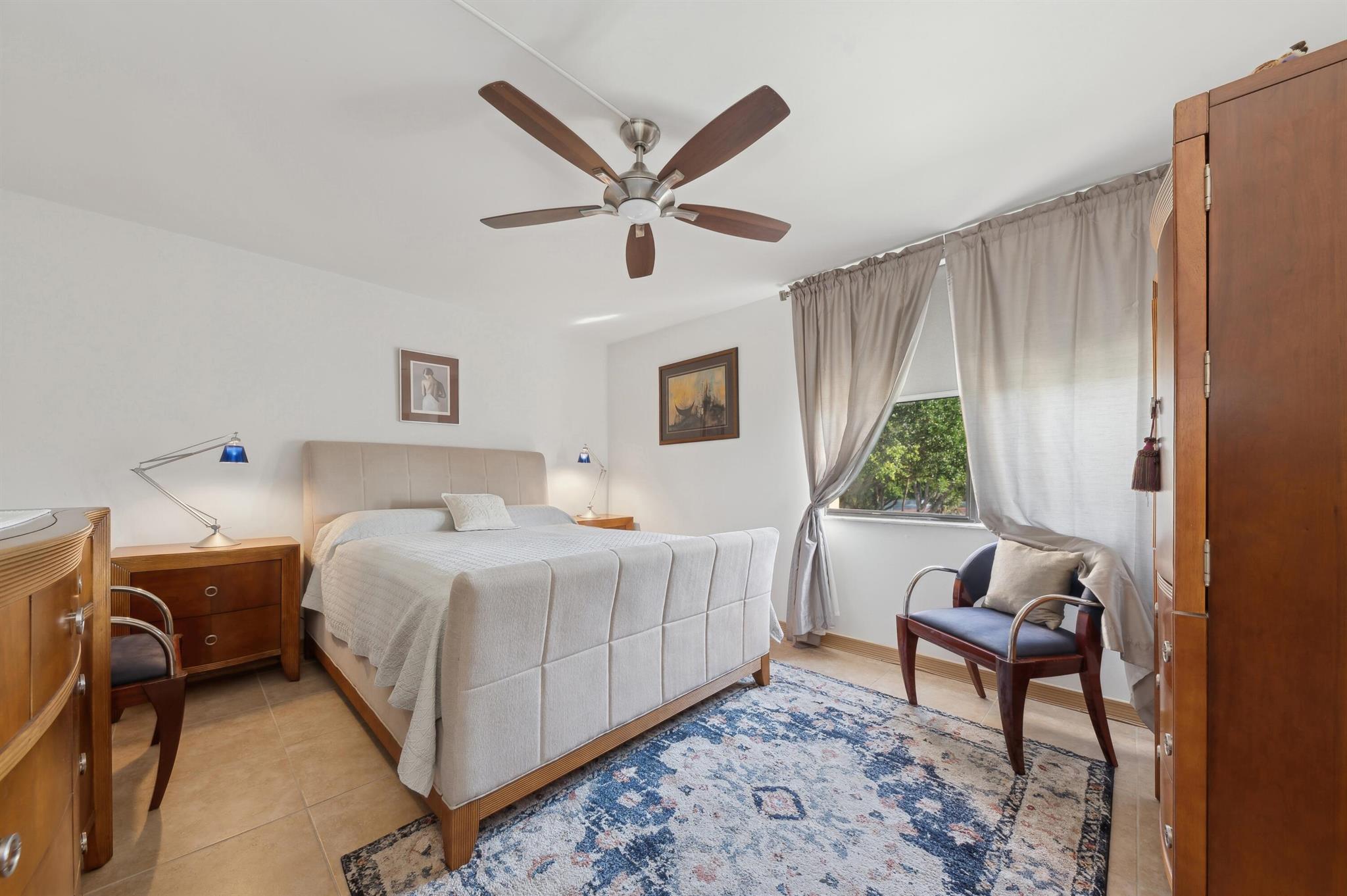 2455 Lindell Boulevard 3302