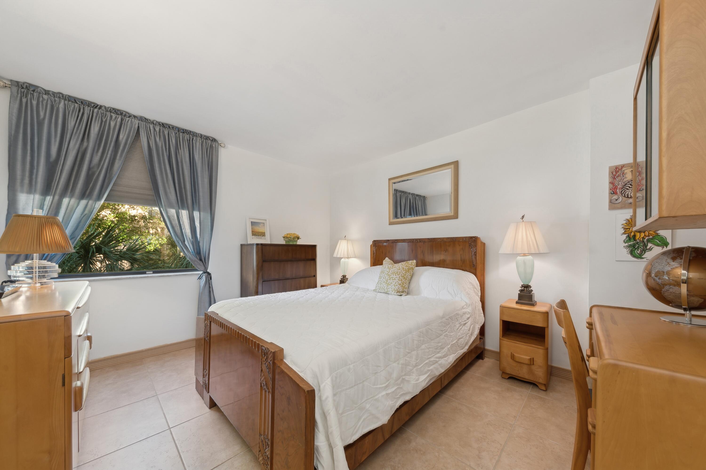 2455 Lindell Boulevard 3302