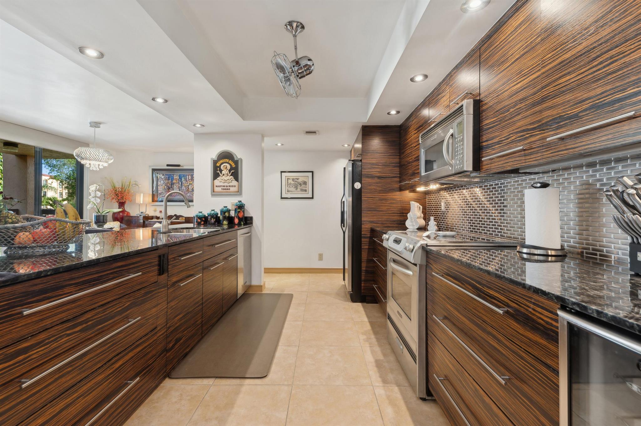 2455 Lindell Boulevard 3302