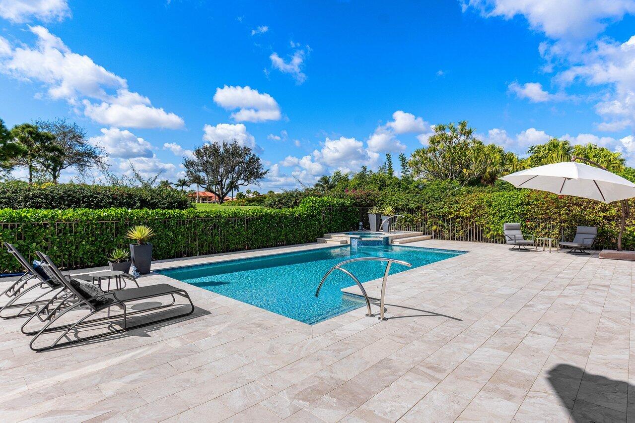 4693 Bocaire Boulevard