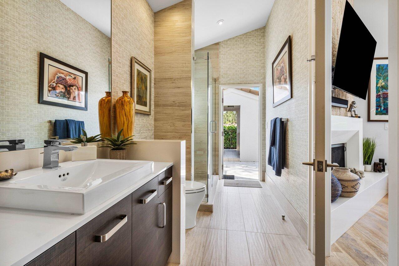 4693 Bocaire Boulevard