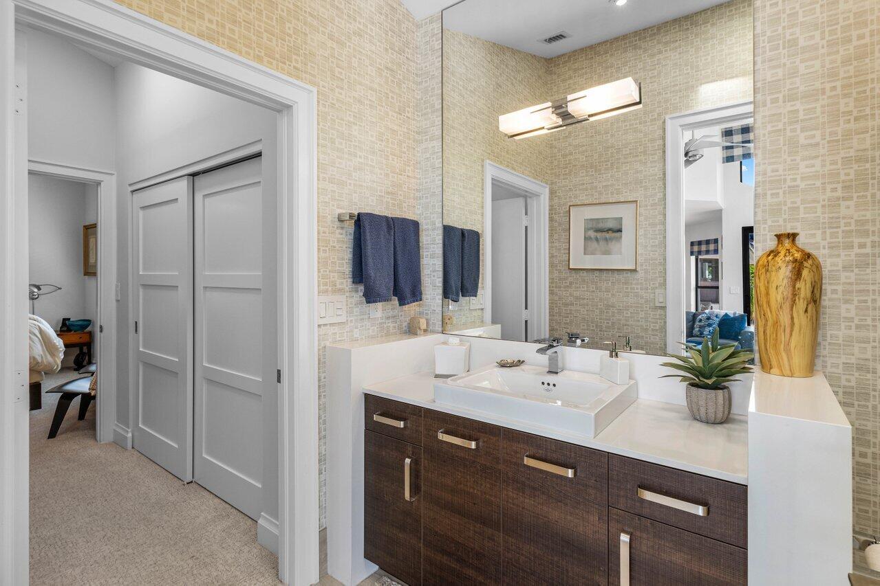 4693 Bocaire Boulevard