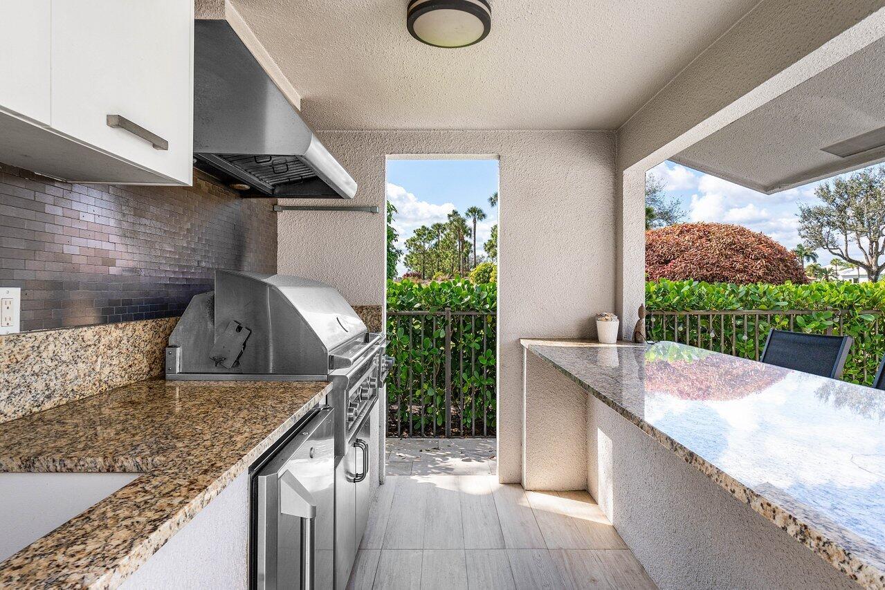 4693 Bocaire Boulevard