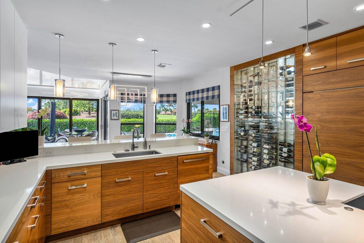 4693 Bocaire Boulevard