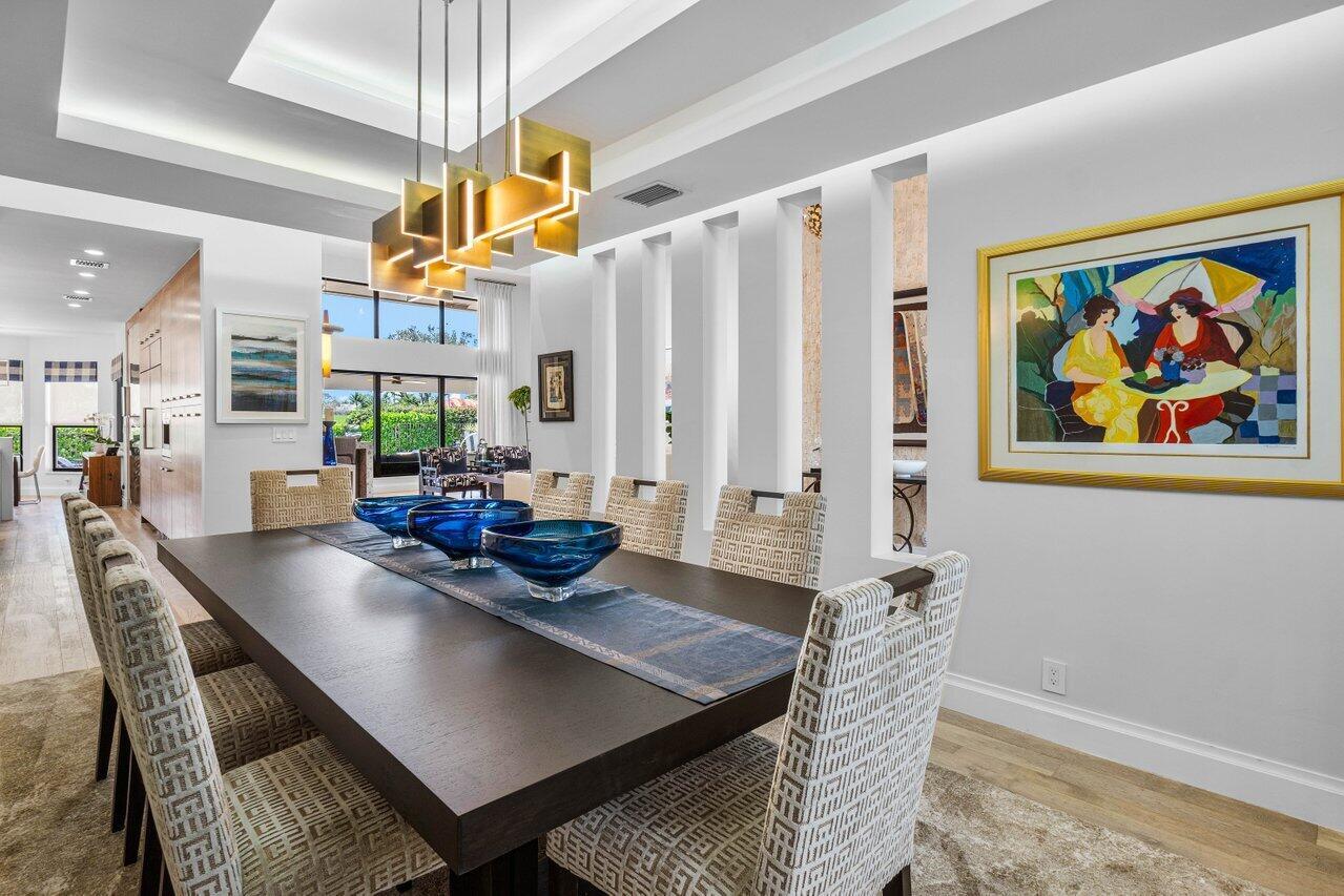 4693 Bocaire Boulevard