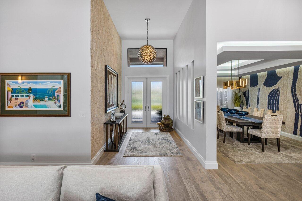 4693 Bocaire Boulevard