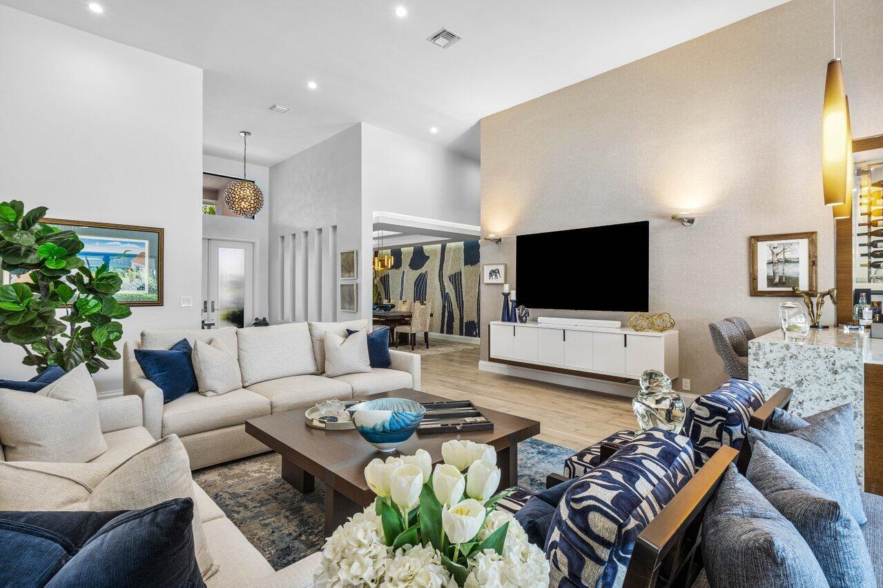 4693 Bocaire Boulevard