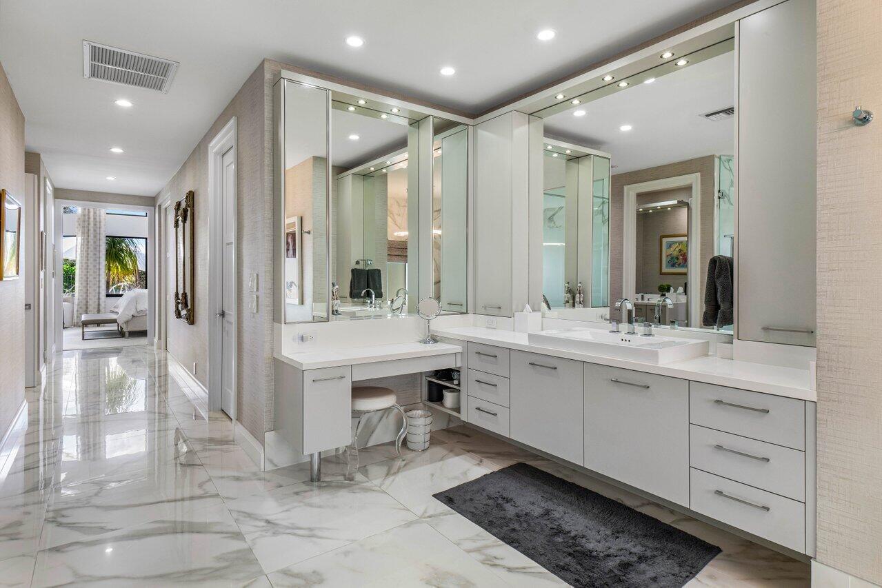 4693 Bocaire Boulevard