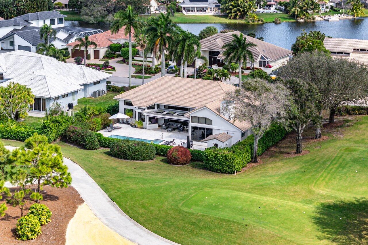 4693 Bocaire Boulevard