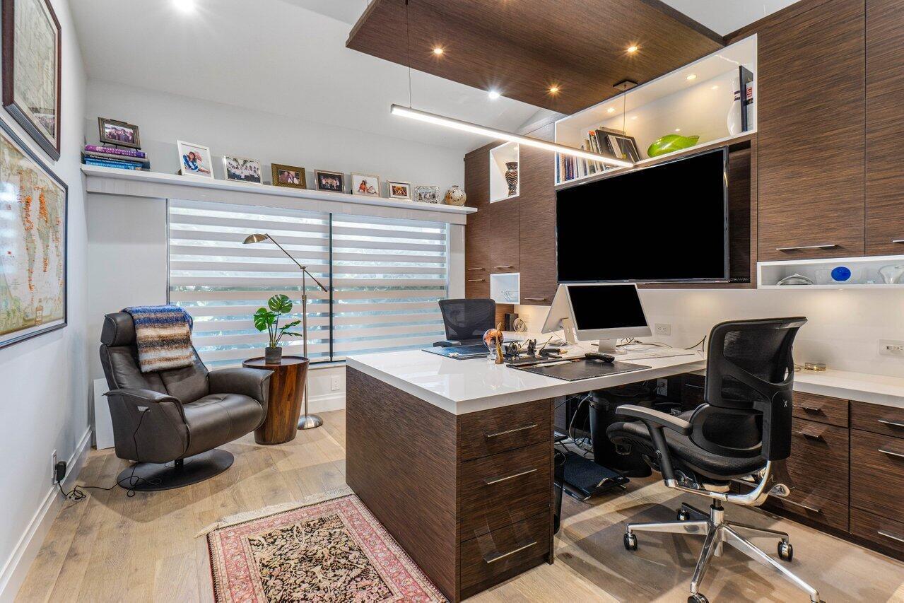 4693 Bocaire Boulevard