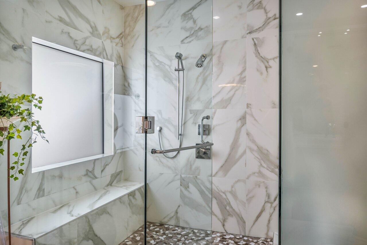 4693 Bocaire Boulevard