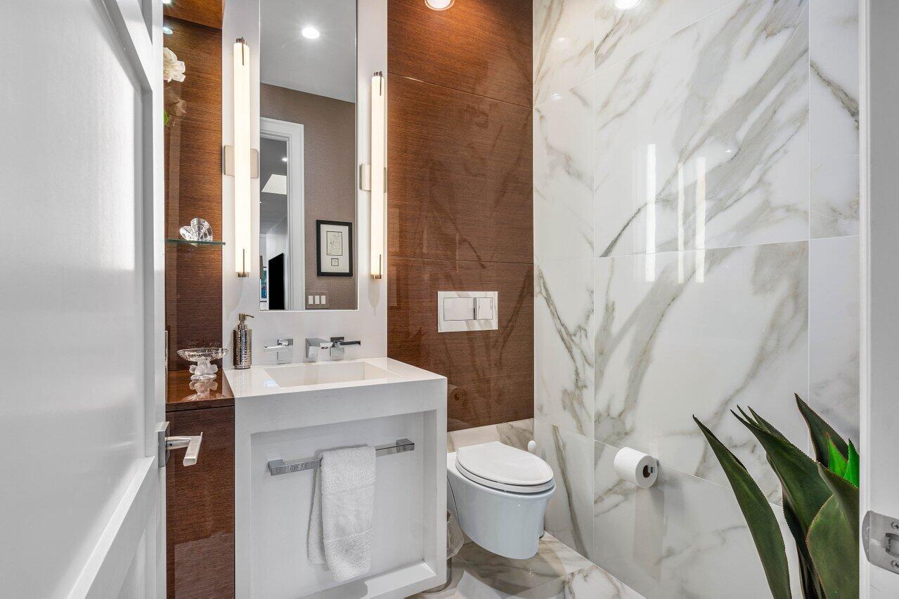 4693 Bocaire Boulevard