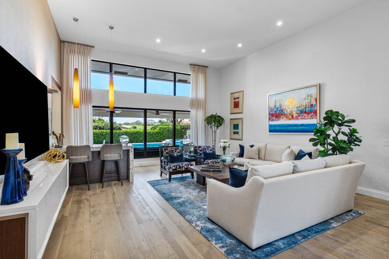 4693 Bocaire Boulevard