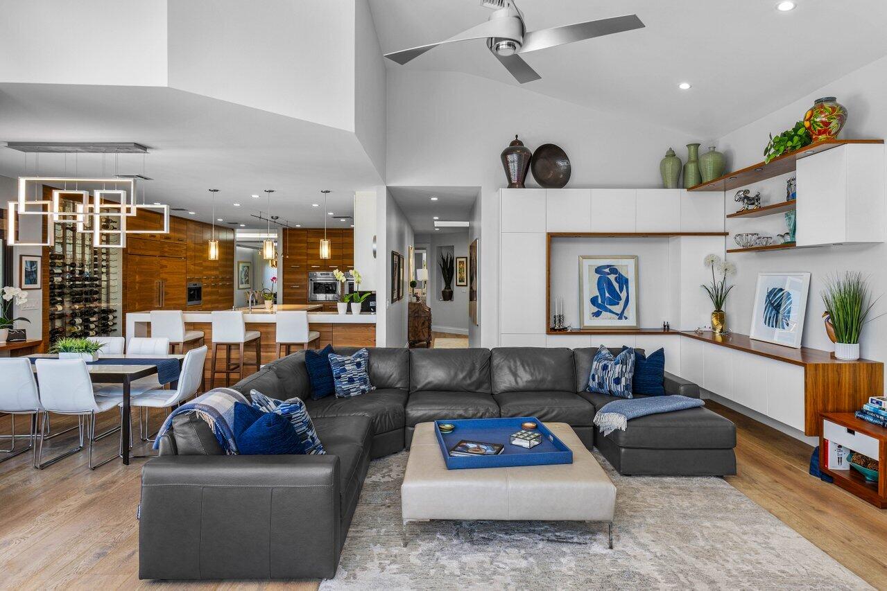 4693 Bocaire Boulevard