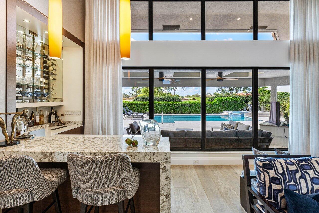 4693 Bocaire Boulevard