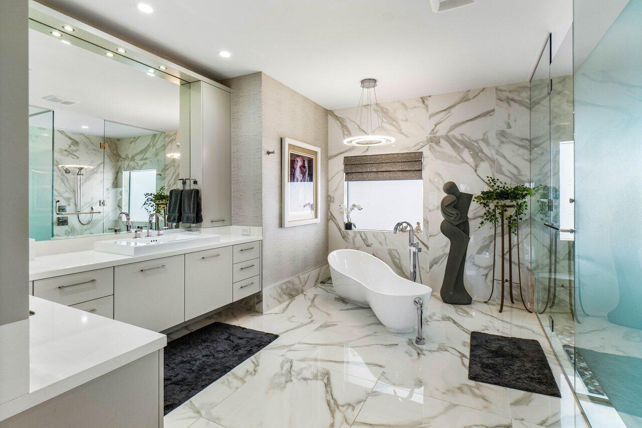 4693 Bocaire Boulevard