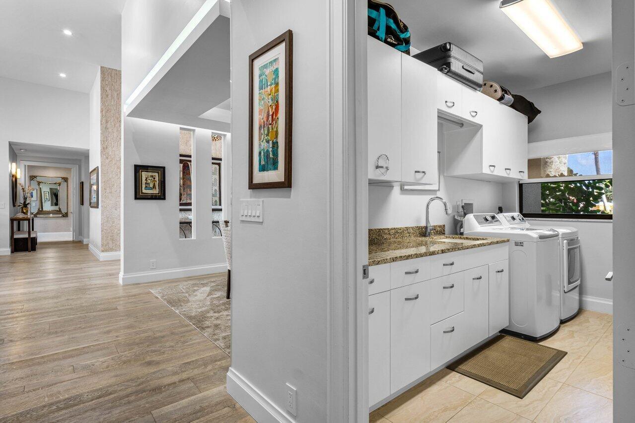 4693 Bocaire Boulevard