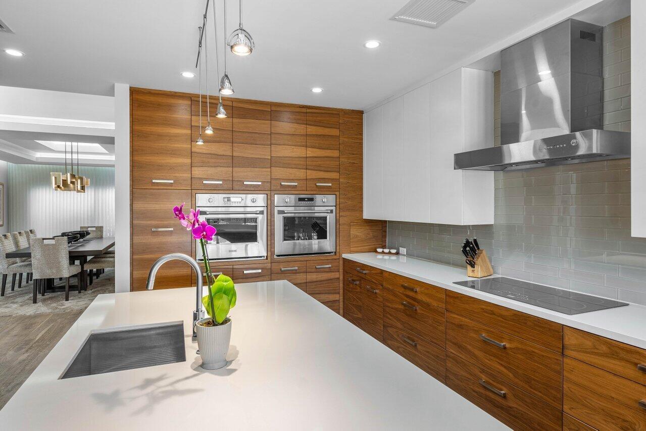 4693 Bocaire Boulevard