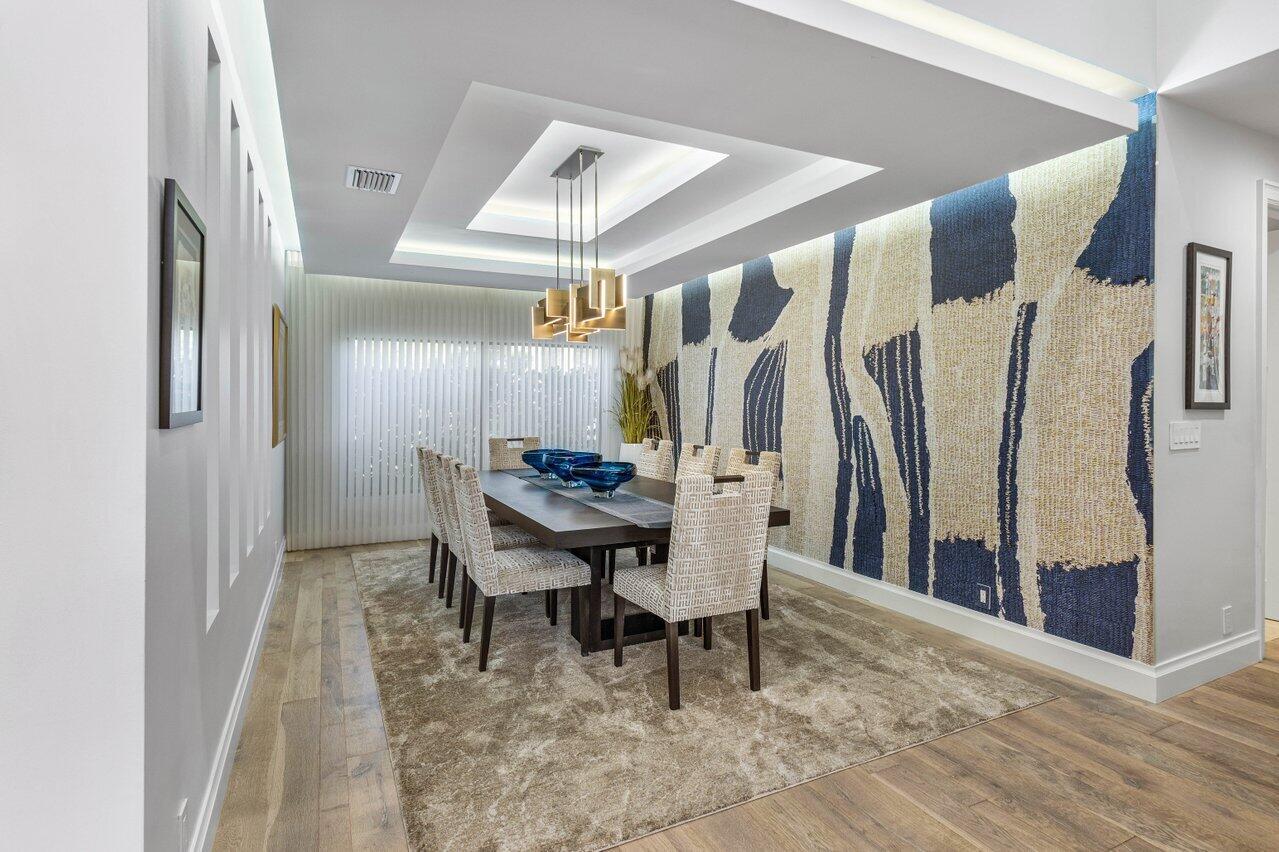 4693 Bocaire Boulevard