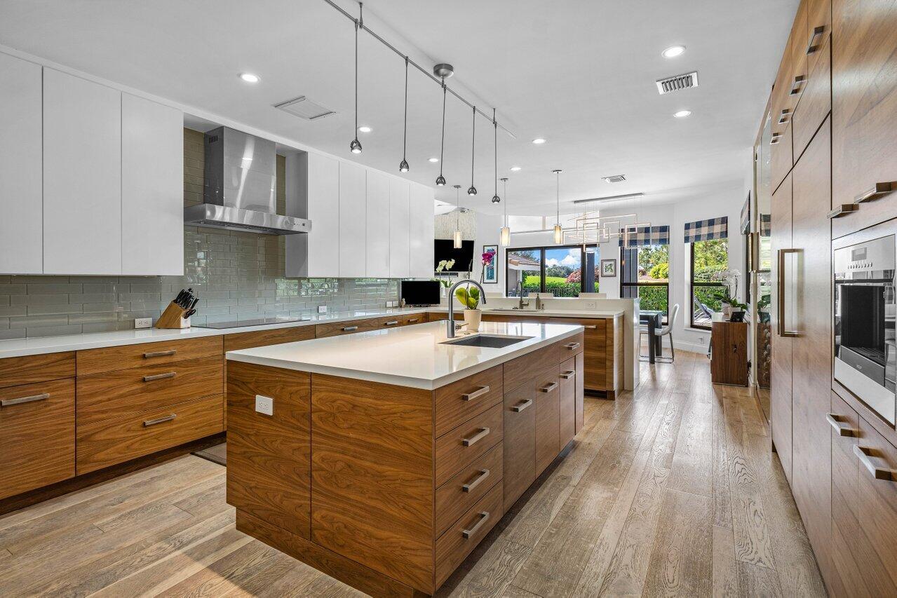 4693 Bocaire Boulevard