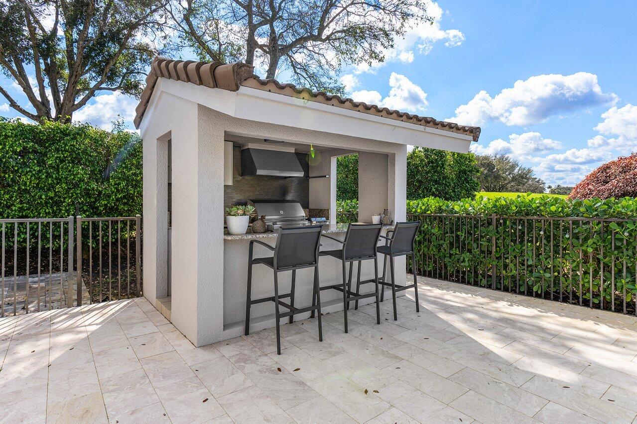 4693 Bocaire Boulevard