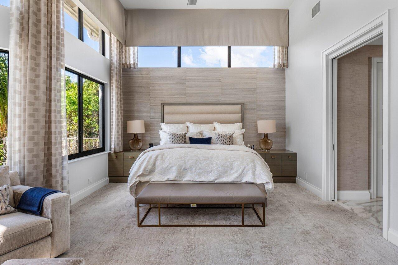 4693 Bocaire Boulevard