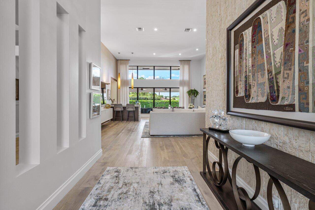 4693 Bocaire Boulevard