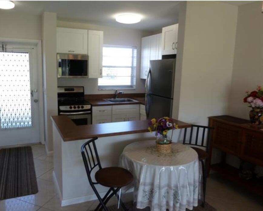 2800 W Golf Boulevard 123