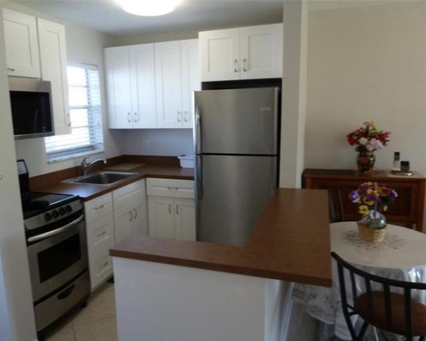 2800 W Golf Boulevard 123