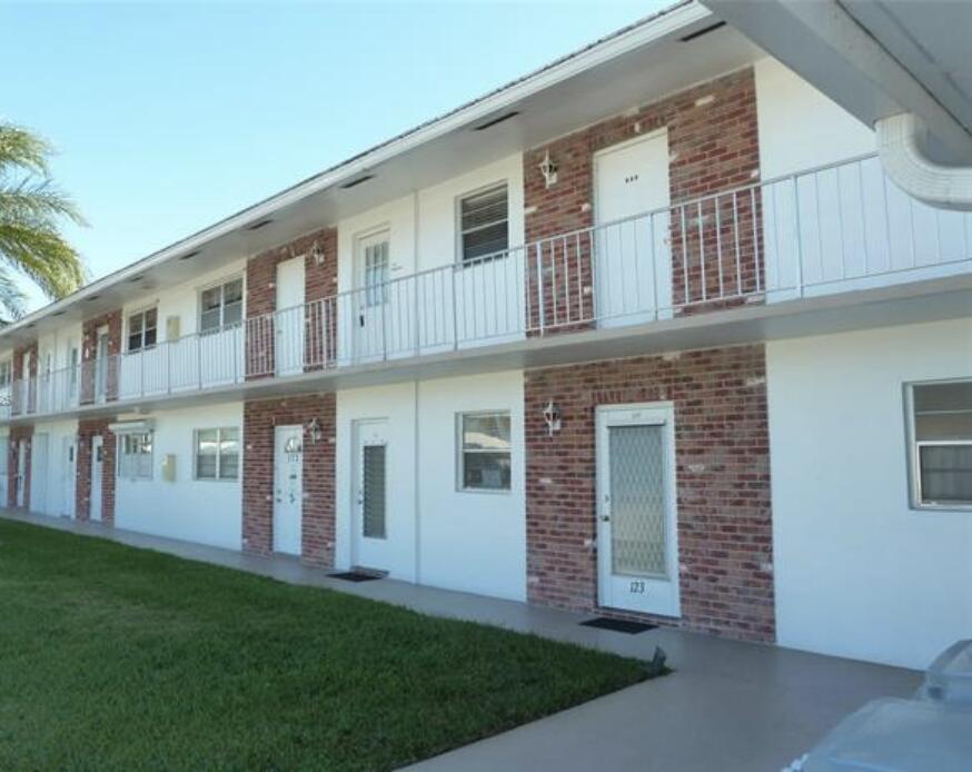 2800 W Golf Boulevard 123