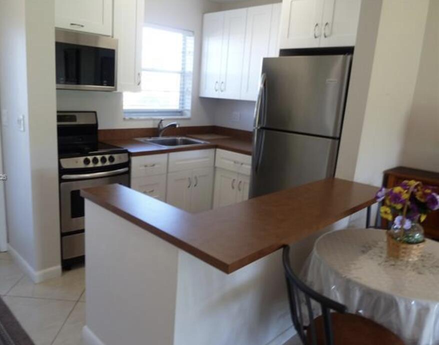 2800 W Golf Boulevard 123