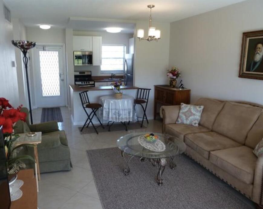 2800 W Golf Boulevard 123