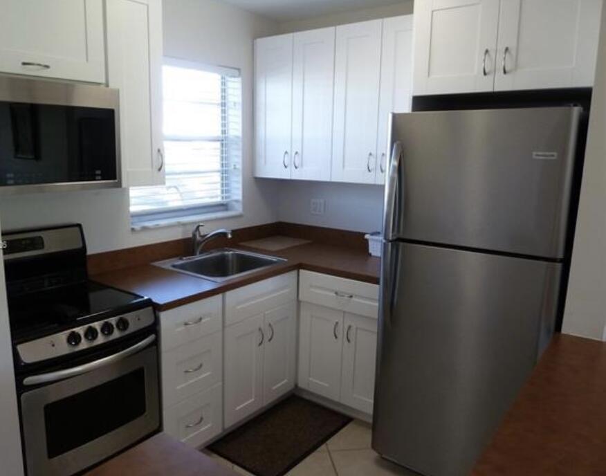 2800 W Golf Boulevard 123