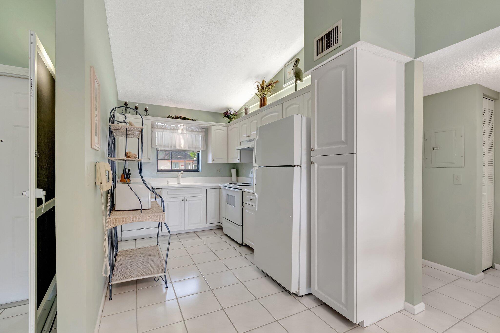 330 Palmwood Place 207