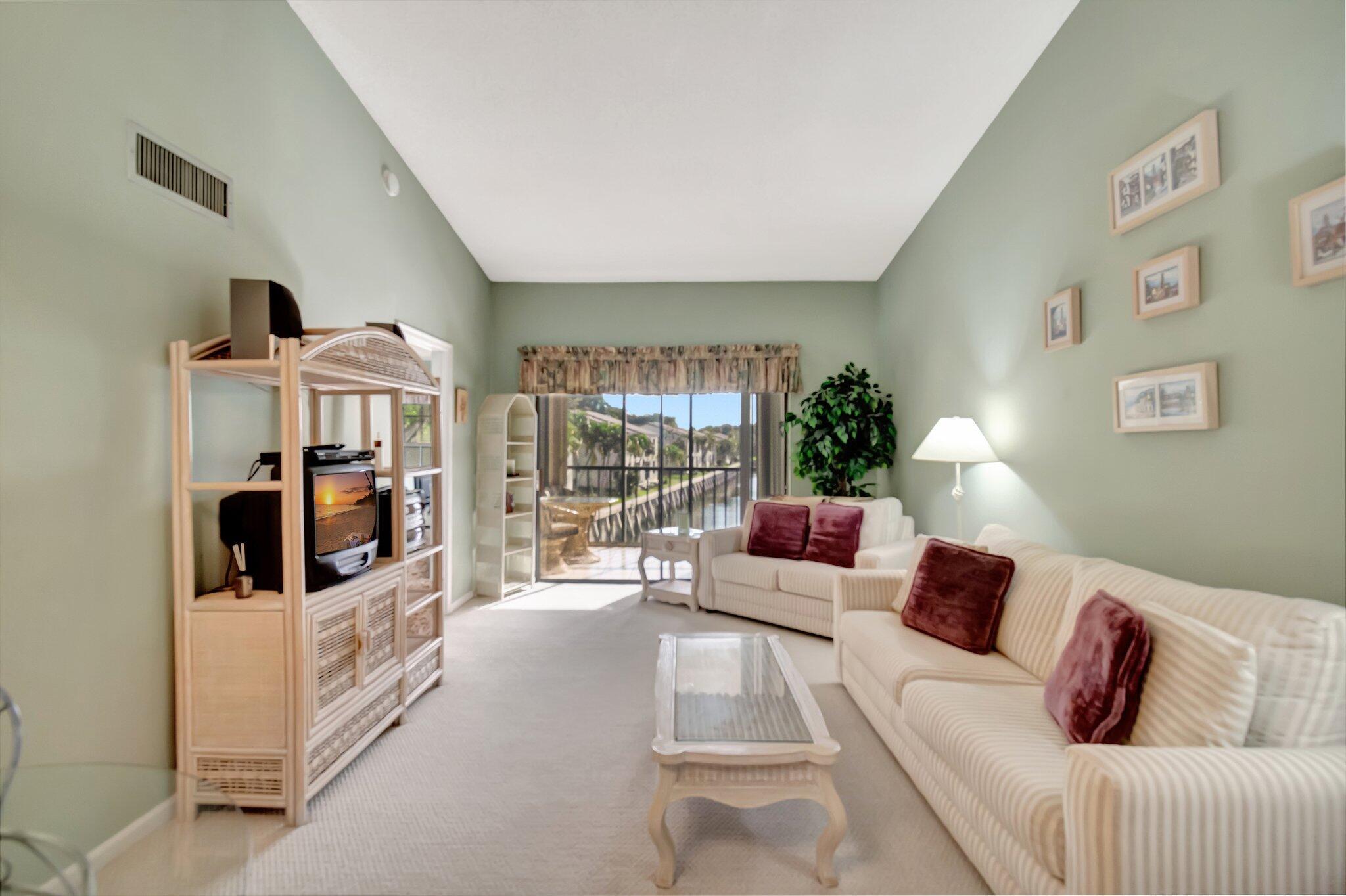 330 Palmwood Place 207