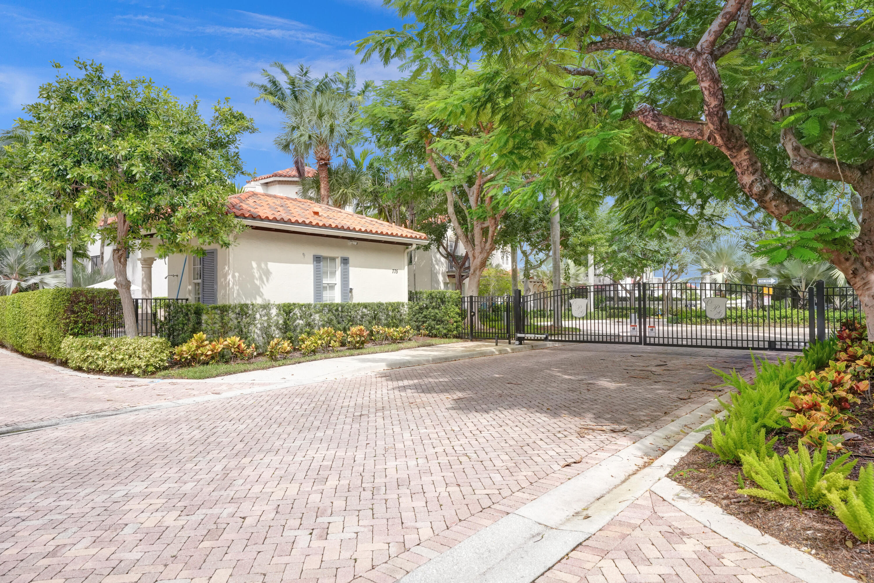 1655 N Federal Highway