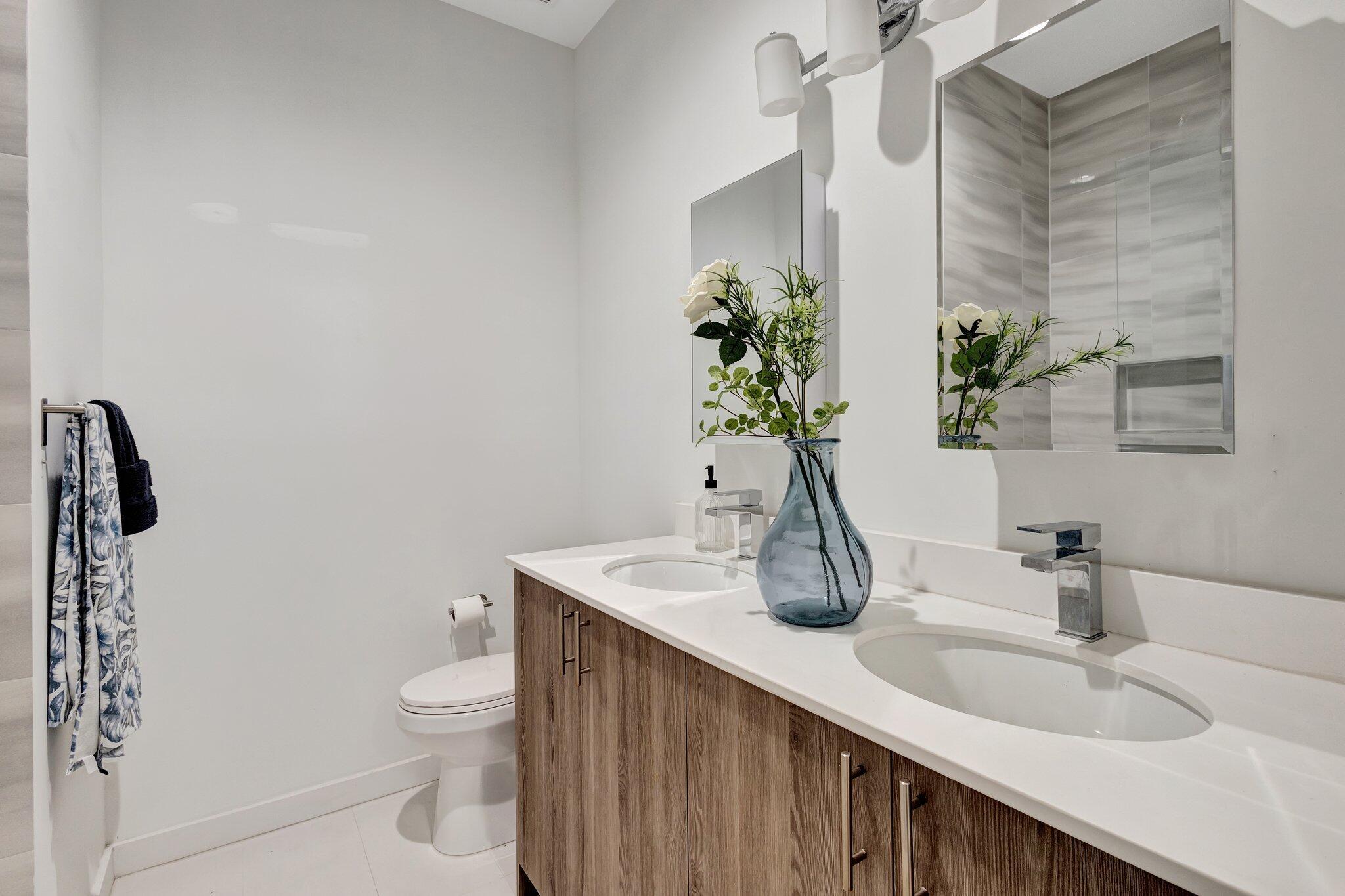 1295 Crystal Way 102